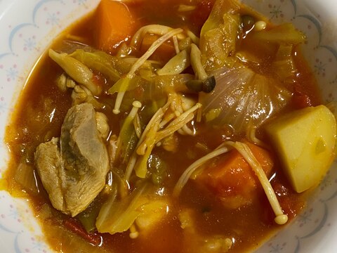 酸味×スパイス！鶏肉と野菜のトマトカレースープ